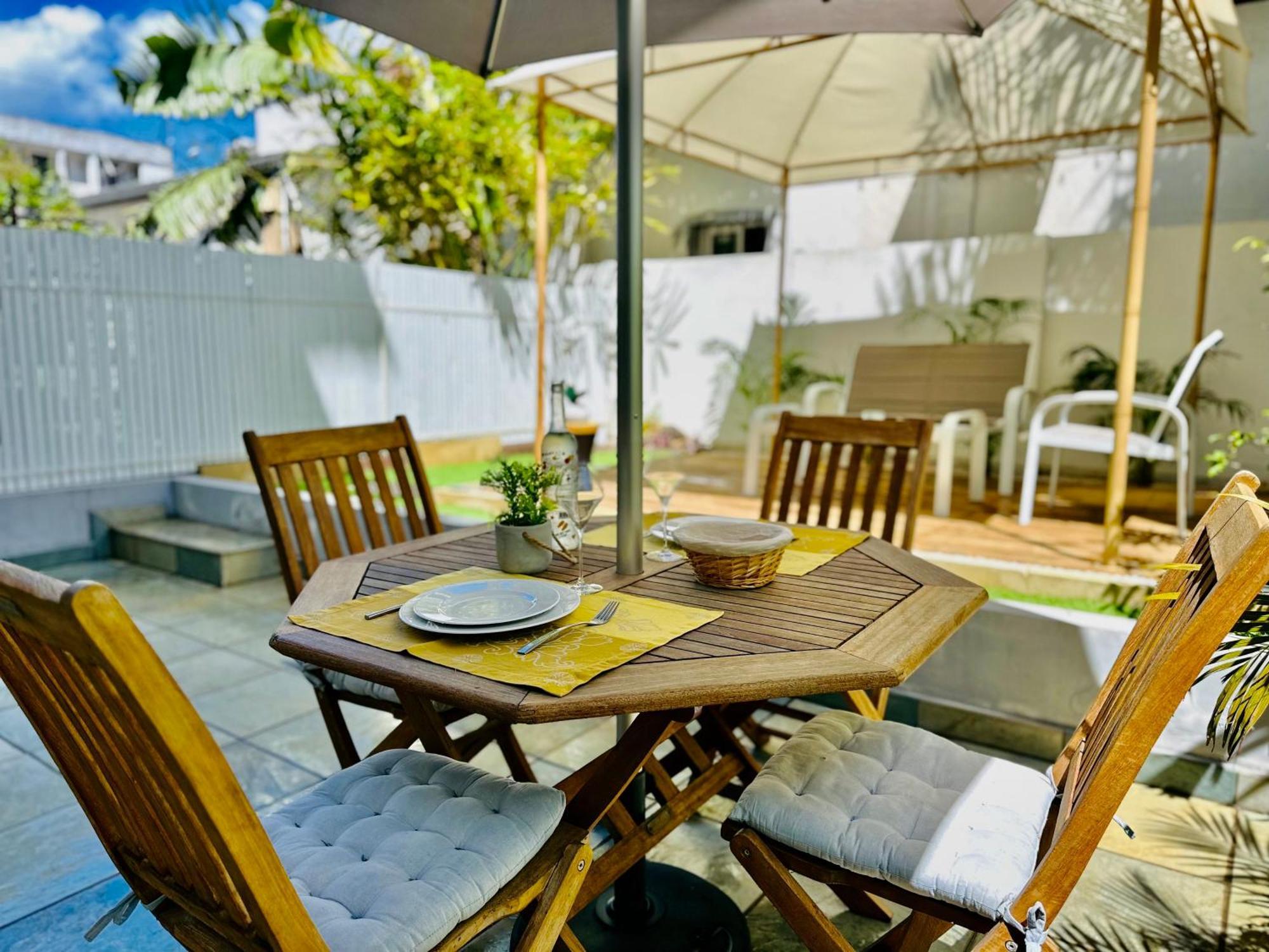 Le Coeur Daisy'L Saint Denis Centre Apartment Bagian luar foto