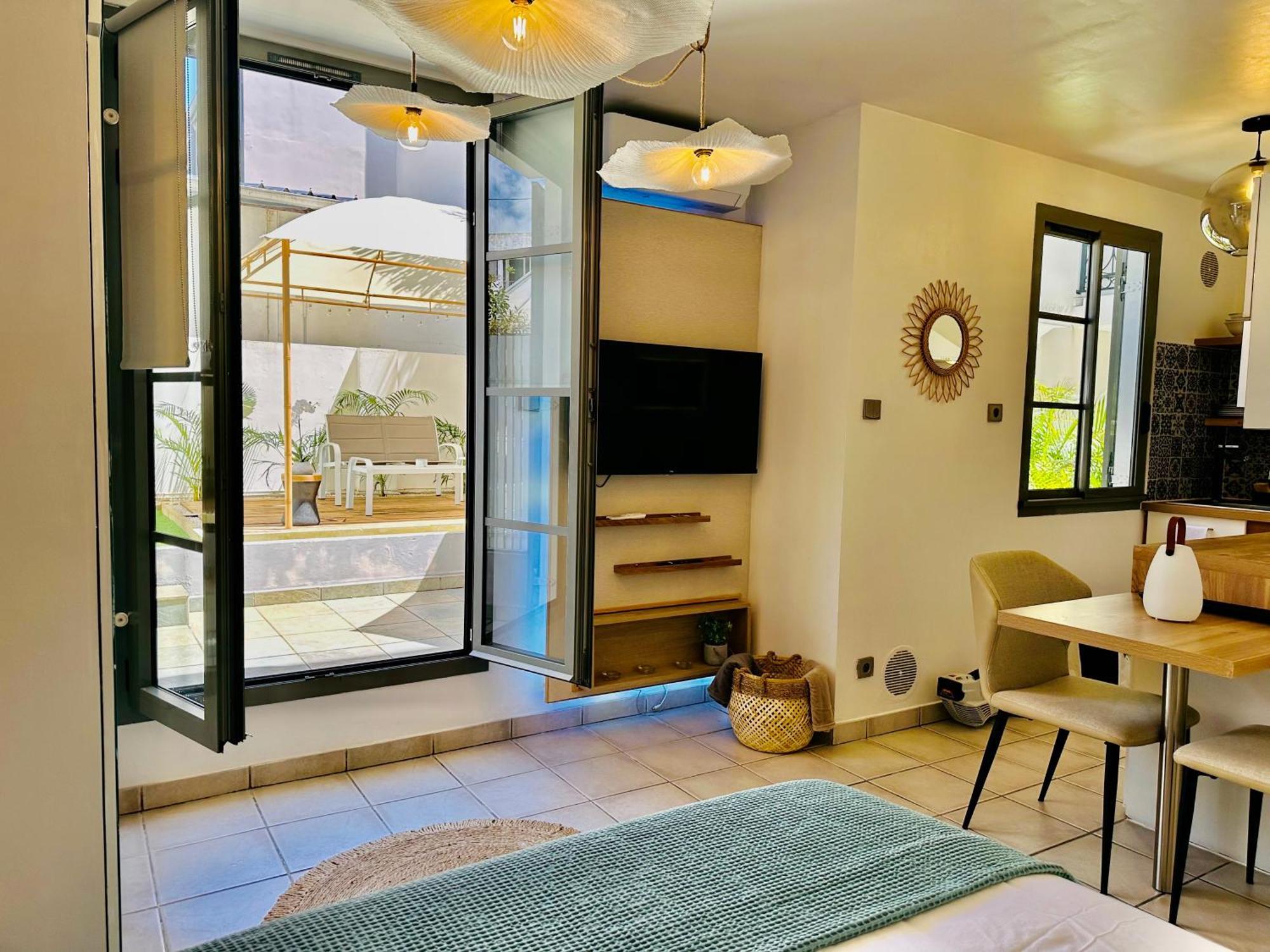 Le Coeur Daisy'L Saint Denis Centre Apartment Bagian luar foto