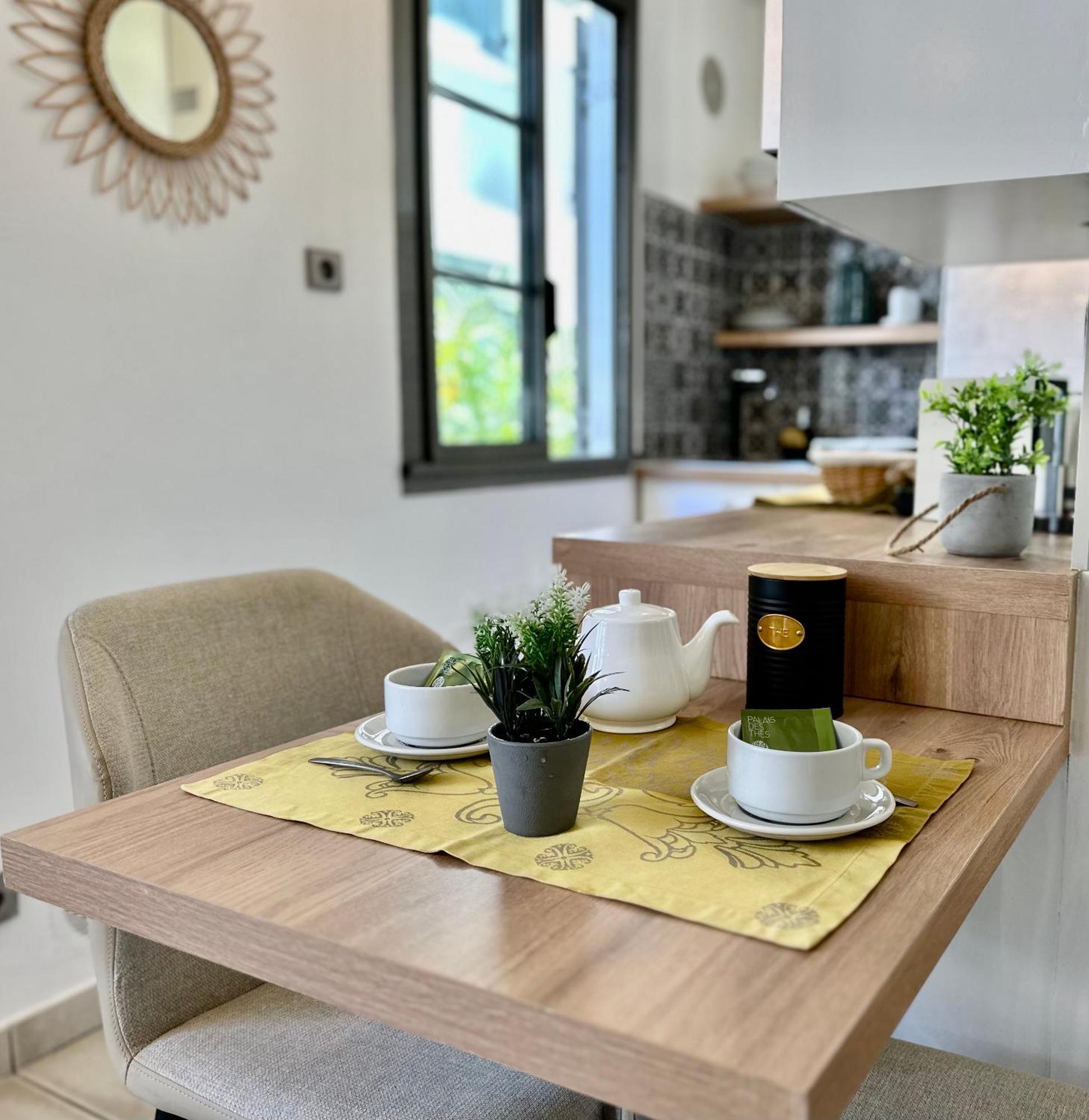 Le Coeur Daisy'L Saint Denis Centre Apartment Bagian luar foto